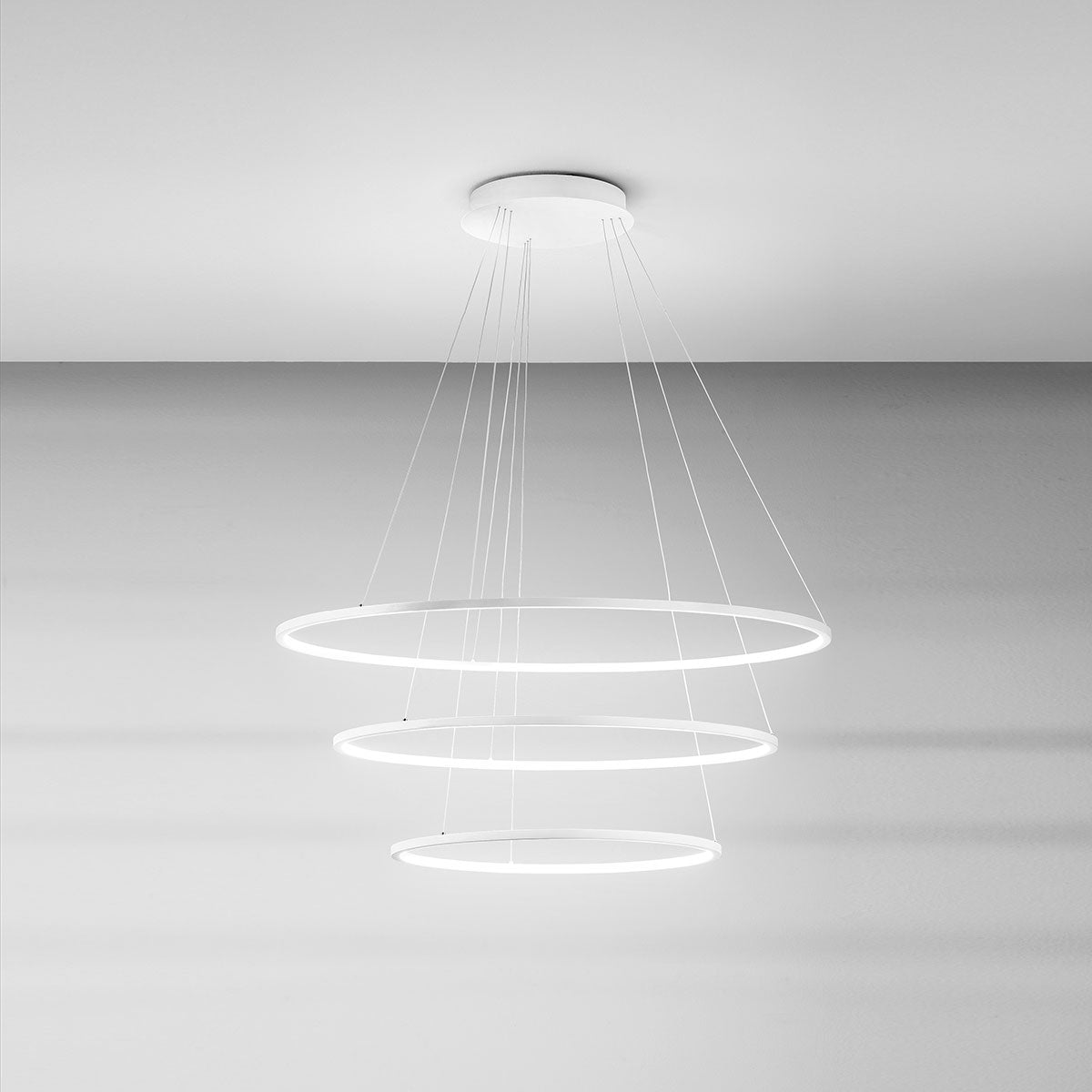 GEALUCE Montatura in alluminio satinato bianco. Diffusore in silicone bianco opale. LED 3 LUCI GEALUCE Montatura in alluminio satinato bianco. Diffusore in silicone bianco opale. LED 3 LUCI